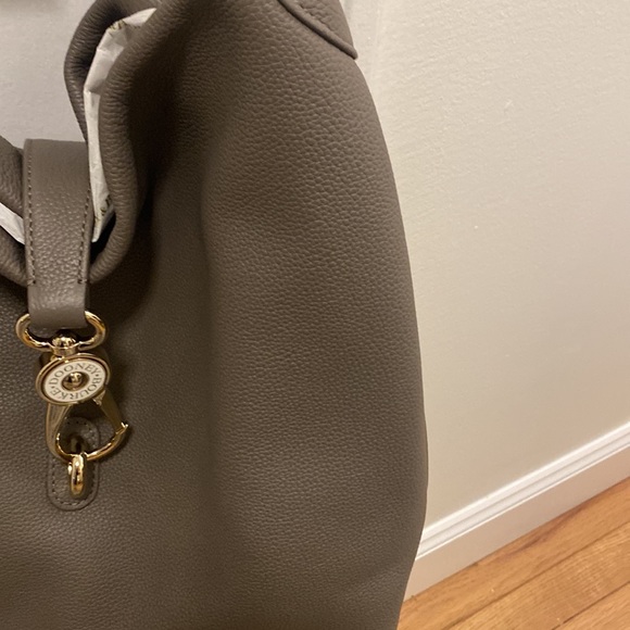 NWT Dooney & Bourke Logo Lock Shoulder Bag - Taupe - Picture 16 of 16